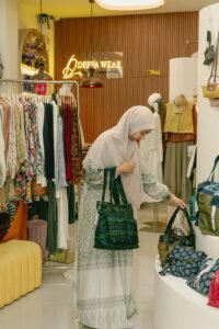 cara cek kualitas baju thrift pemeriksaan jahitan